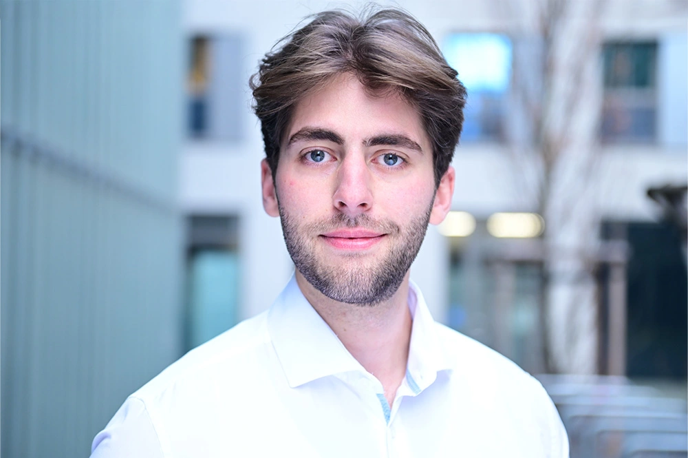 Benedikt-Bece-Geschaeftsfuehrender-Gesellschafter-Cyber-Sour (1) Benedikt Bece - Geschäftsführer von Cyber Sour